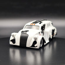 Load image into Gallery viewer, Jada 2007 1939 Dodge Airflow Tanker #181 Black/White Got Milk?