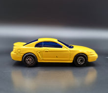 Load image into Gallery viewer, Maisto '99 Ford Mustang Yellow Limited Edition Motor Works #124 Scale 1:64