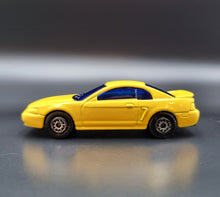 Load image into Gallery viewer, Maisto '99 Ford Mustang Yellow Limited Edition Motor Works #124 Scale 1:64
