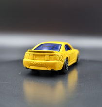 Load image into Gallery viewer, Maisto '99 Ford Mustang Yellow Limited Edition Motor Works #124 Scale 1:64