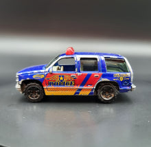 Load image into Gallery viewer, Matchbox 2003 '97 Chevy Tahoe Police Blue TK-1072 MB325
