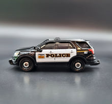 Load image into Gallery viewer, Matchbox 2021 2016 Ford Interceptor Utility Black MBX Highway #65/100
