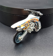 Load image into Gallery viewer, Hot Wheels 2016 HW450F Motorbike White #164 HW Daredevils 4/10