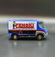 Load image into Gallery viewer, Matchbox 2019 ´09 International eStar Blue MBX Service Crew 5 Pack Loose