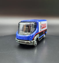 Load image into Gallery viewer, Matchbox 2019 ´09 International eStar Blue MBX Service Crew 5 Pack Loose