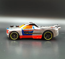 Load image into Gallery viewer, Hot Wheels 2016 Fig Rig Grey #68 HW Ride-Ons 3/5
