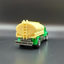 Load image into Gallery viewer, Matchbox 2007 Utility Truck Green #39 MBX Metal