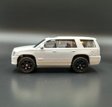 Load image into Gallery viewer, Matchbox 2020 2015 Cadillac Escalade White City Adventure II 5 Pack Loose