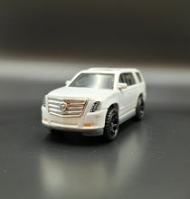 Load image into Gallery viewer, Matchbox 2020 2015 Cadillac Escalade White City Adventure II 5 Pack Loose