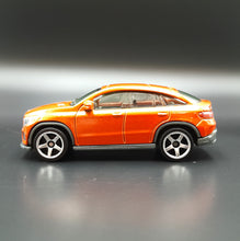 Load image into Gallery viewer, Matchbox 2020 '15 Mercedes Benz GLE Coupe Orange City Adventure II 5 Pack Loose