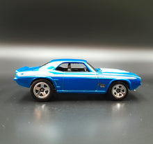 Load image into Gallery viewer, Hot Wheels 2020 '69 Camaro Blue Fast & Furious 5 Pack Loose