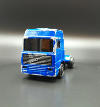 Load image into Gallery viewer, Majorette 1998 Volvo F16 Truck Blue Serie 300 1:100