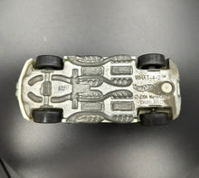 Load image into Gallery viewer, Hot Wheels 2009 What-4-2 White-Green Color Shifters