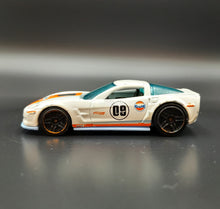 Load image into Gallery viewer, Hot Wheels 2015 '09 Corvette ZR1 White #12 HW City - HW Performance