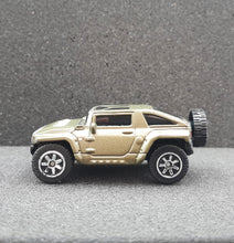 Load image into Gallery viewer, Maisto 2009 Hummer HX Concept Forest Green Fresh Metal