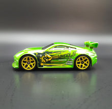 Load image into Gallery viewer, Hot Wheels 2018 Nissan 350Z Green Nightburnerz 5 Pack Loose