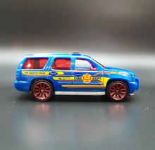 Load image into Gallery viewer, Hot Wheels 2018 '07 Chevy Tahoe Blue Fast Responders 5 Pack Loose