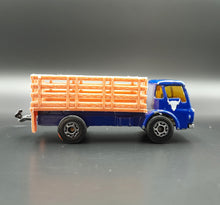 Load image into Gallery viewer, Matchbox 1999 Dodge Cattle Truck Blue #50 MBX Farming Superfast