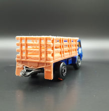 Load image into Gallery viewer, Matchbox 1999 Dodge Cattle Truck Blue #50 MBX Farming Superfast