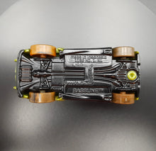 Load image into Gallery viewer, Hot Wheels 2019 Bassline Green Batman 5 Pack Loose