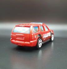 Load image into Gallery viewer, Hot Wheels 2019 '07 Chevy Tahoe Red Police Responders 5 Pack Loose