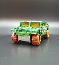 Load image into Gallery viewer, Hot Wheels 2015 General Corp - Humvee Green #105 HW Off-Road - Jungle Rally