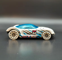Load image into Gallery viewer, Hot Wheels 2016 Golden Arrow White HW Snow Stormers 5-Pack Loose