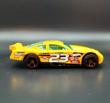 Load image into Gallery viewer, Hot Wheels 2015 Circle Tracker Yellow Track Aces 5 Pack Loose