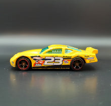 Load image into Gallery viewer, Hot Wheels 2015 Circle Tracker Yellow Track Aces 5 Pack Loose