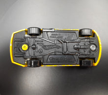 Load image into Gallery viewer, Hot Wheels 2015 Circle Tracker Yellow Track Aces 5 Pack Loose