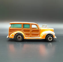 Load image into Gallery viewer, Hot Wheels 1980 '40's Woodie Orange Hirakers - Rare
