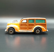 Load image into Gallery viewer, Hot Wheels 1980 '40's Woodie Orange Hirakers - Rare