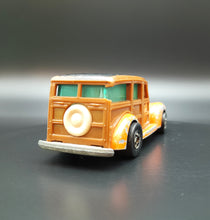Load image into Gallery viewer, Hot Wheels 1980 '40's Woodie Orange Hirakers - Rare