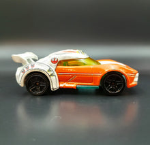 Load image into Gallery viewer, Hot Wheels 2014 Luke Skywalker #3 White Star Wars Character Car