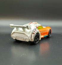 Load image into Gallery viewer, Hot Wheels 2014 Luke Skywalker #3 White Star Wars Character Car