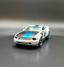 Load image into Gallery viewer, Hot Wheels 2016 2005 Ford Mustang Grey #21 HW Digital Circuit 1/10