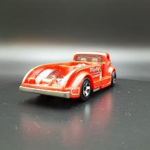 Load image into Gallery viewer, Hot Wheels 2015 Mig Rig Red #9 HW City - HW City Works