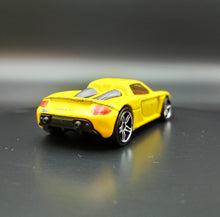 Load image into Gallery viewer, Hot Wheels 2009 Porsche Carrera GT Yellow #9/10 Dream Garage