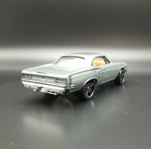 Load image into Gallery viewer, Hot Wheels 2017 '70 Plymouth Roadrunner Grey Fast & Furious 3/8