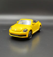 Load image into Gallery viewer, Majorette 2020 Volkswagen New Beetle Cabriolet Yellow #203B VW Giftpack Loose