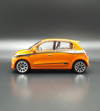 Load image into Gallery viewer, Majorette 2018 Renault Twingo Mk3 Orange #206 Street Cars