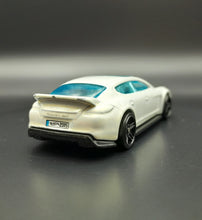 Load image into Gallery viewer, Hot Wheels 2015 Porsche Panamera White #1/5 HW Workshop Thrill Racers
