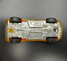 Load image into Gallery viewer, Hot Wheels 2014 Nerve Hammer Clear Yellow #176 HW Race X-Raycers