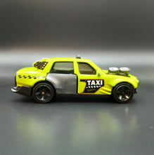Load image into Gallery viewer, Hot Wheels 2017 Time Attaxi Light Green #92 HW City Works 4/10