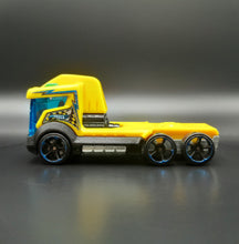 Load image into Gallery viewer, Hot Wheels 2015 Copter Chase Truck Only Yellow Track Stars