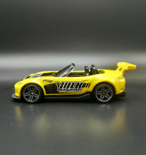 Load image into Gallery viewer, Hot Wheels 2017 '15 Mazda MX-5 Miata Yellow #80 HW Speed Graphics 9/10