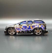 Load image into Gallery viewer, Hot Wheels 2004 Cadillac Escalade Black #3/5 Crank Itz Series