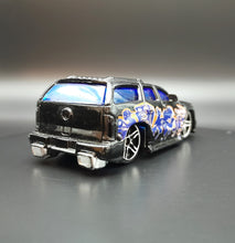 Load image into Gallery viewer, Hot Wheels 2004 Cadillac Escalade Black #3/5 Crank Itz Series