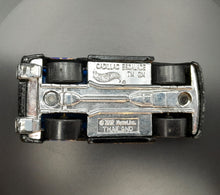 Load image into Gallery viewer, Hot Wheels 2004 Cadillac Escalade Black #3/5 Crank Itz Series
