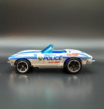 Load image into Gallery viewer, Hot Wheels 2012 '65 Corvette White #166 HW Main Street 6/10